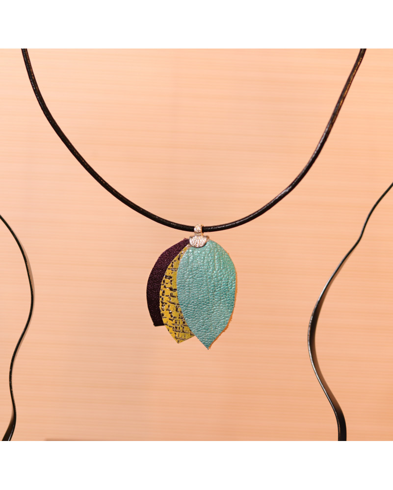 Collier Trois feuilles - Cuir et Argent