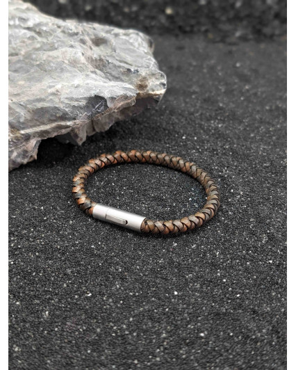 Bracelet en cuir rond marron fermoir brossé